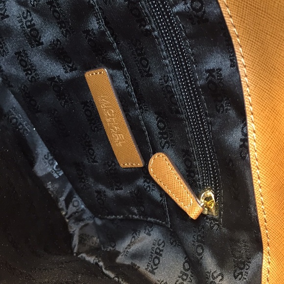 Michael Kors Black Authentic shoulder bag - Picture 6 of 7